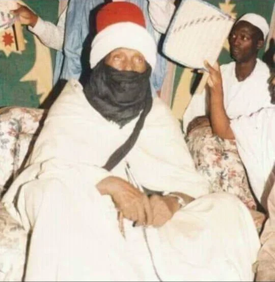 Statuette africaine ancestrale utilisée par les marabouts de la lignée pour les rituels de protection